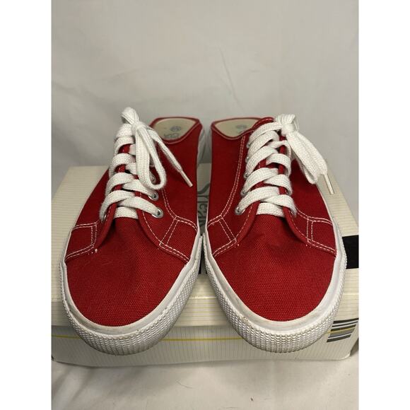 City Sneaks Slip-On Sneakers Women’s Size 8.5 Red Shoe Christmas Canvas Casual - Picture 4 of 11